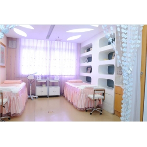 深圳美莱医疗美容梁志为玻尿酸隆鼻自然协调塑造精致美鼻