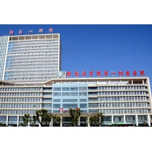 赣州赣南医学院第一附属医院自体脂肪祛泪沟价格是多少？9647-19796元不等，附医生团队介绍