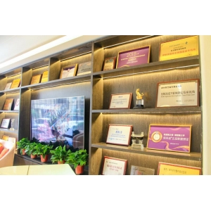 郑州贺洁做双眼皮怎么收费的？价格2600元起，坐诊郑州东方整形