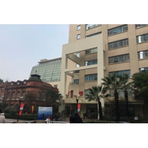 上海复旦大学附属华山医院硅胶假体隆鼻怎么样？价格贵吗？