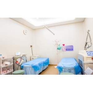 广州海峡医疗美容医院光子嫩肤技术怎么样？2025最新价目表及医生团队解析