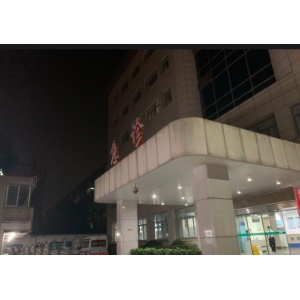 南京医科大学友谊整形外科医院自体脂肪隆胸医生排名与价格解析
